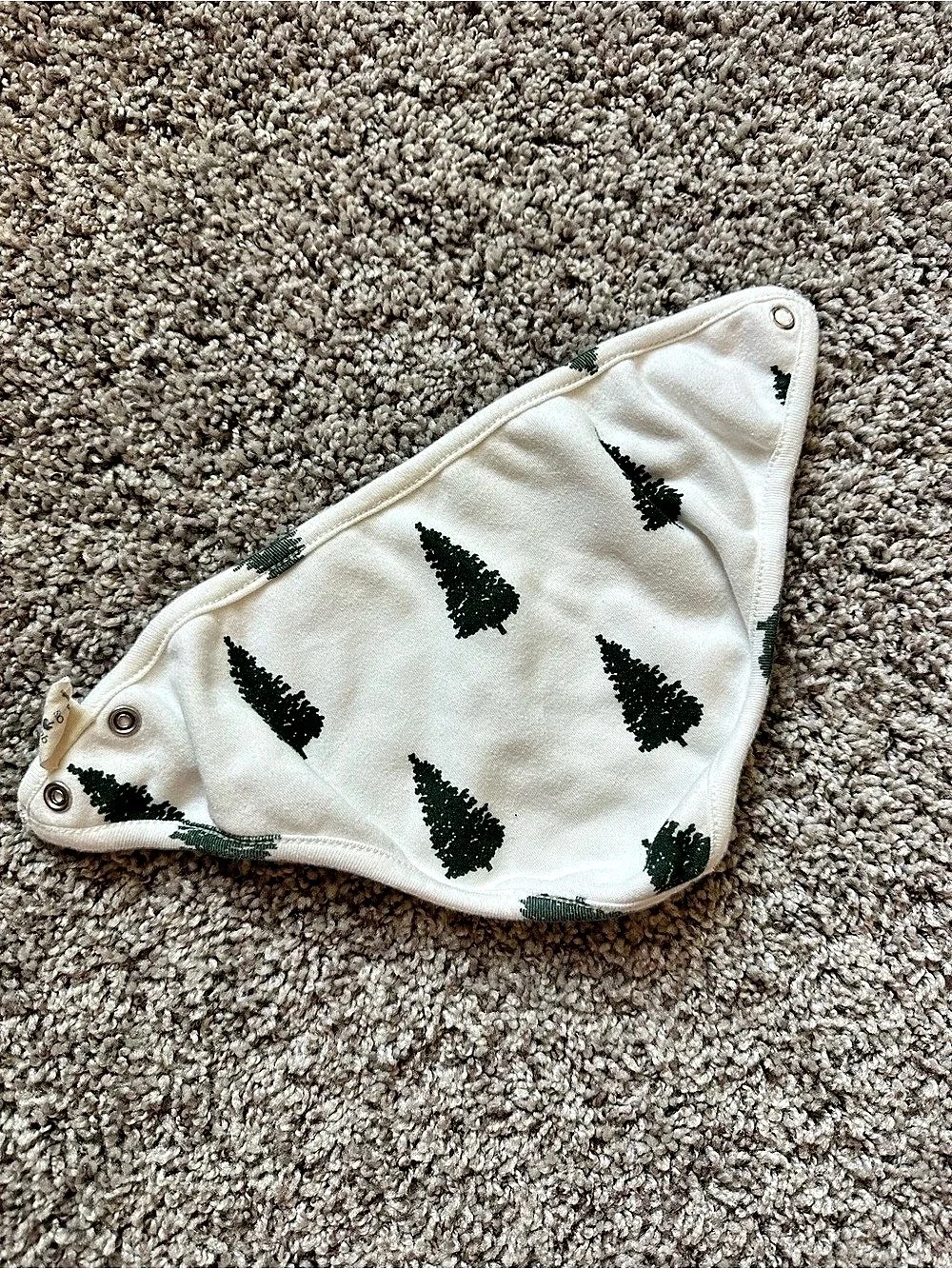 Kate Quinn Bib With Snaps Holiday Trees 100% Organic Cotton Soft New Never Worn